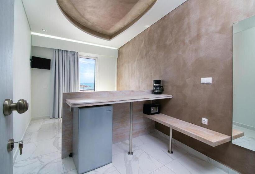 اتاق لوکس با چشمانداز دریا, Molos