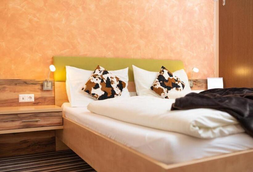 جناح مزوَّد بشرفة, Pogöriacherhof