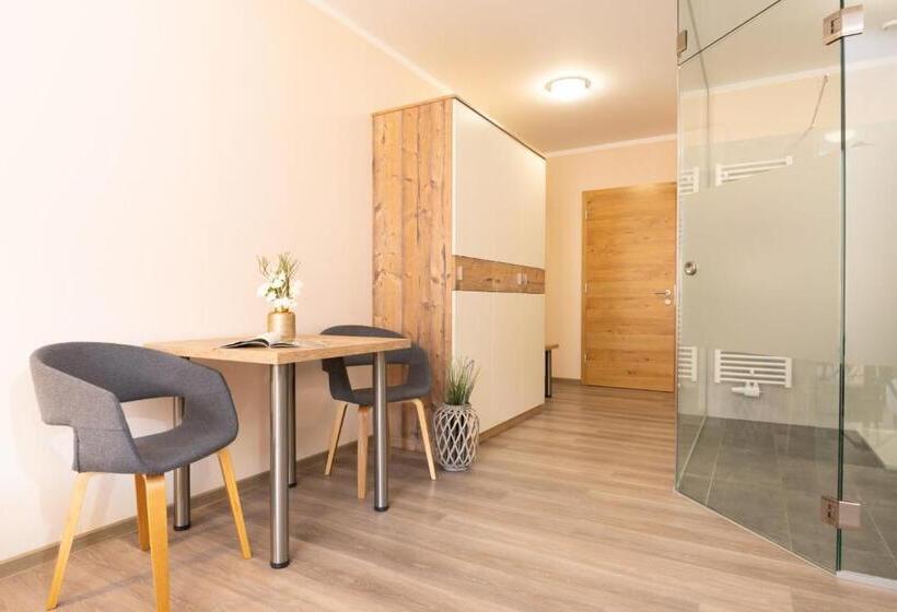 إستديو قياسى مزود بشرفة, Pogöriacherhof