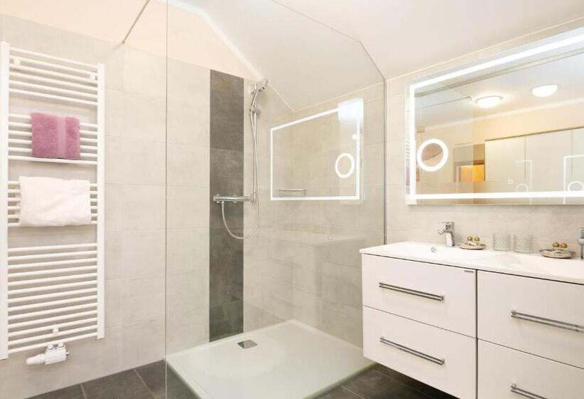 إستديو قياسى مزود بشرفة, Pogöriacherhof