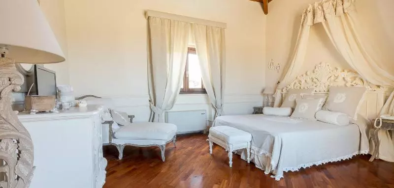 اتاق لوکس, Villa Calandrino