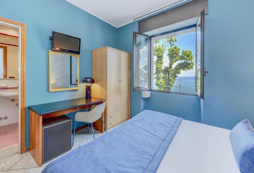 Номер Стандарт Вид на Озеро, Aurora