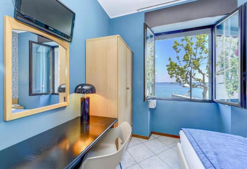 Номер Стандарт Вид на Озеро, Aurora