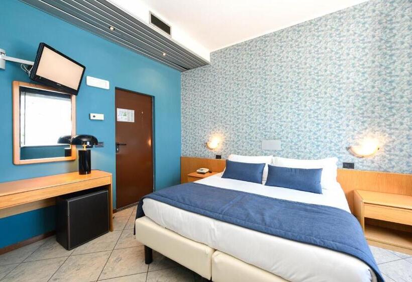 Номер Стандарт Вид на Озеро, Aurora