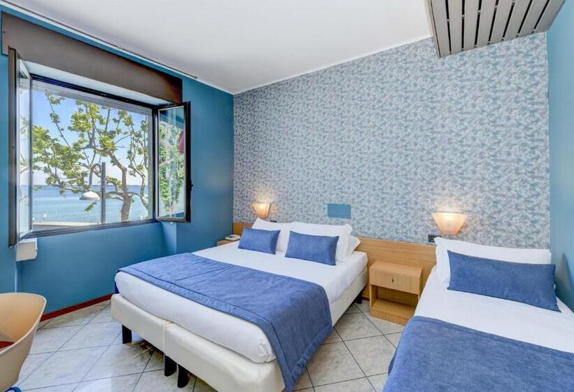 Номер Стандарт Вид на Озеро, Aurora