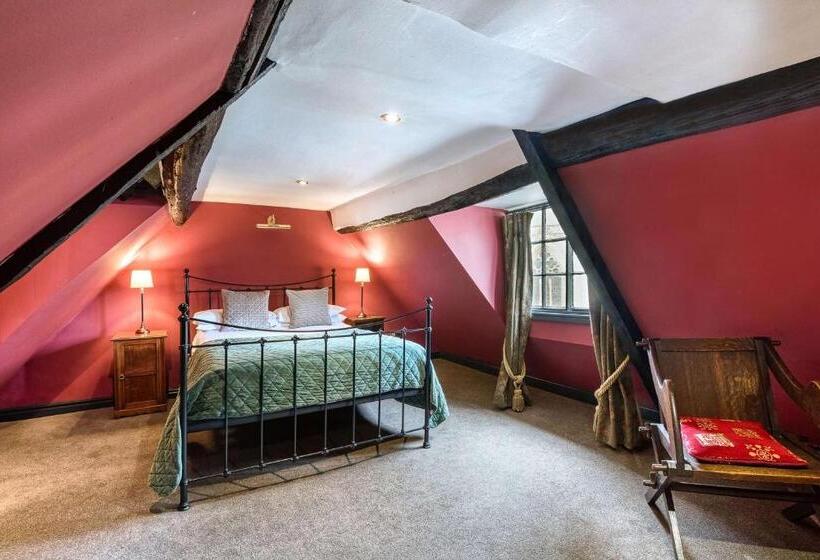 جناح, Guy Fawkes Inn