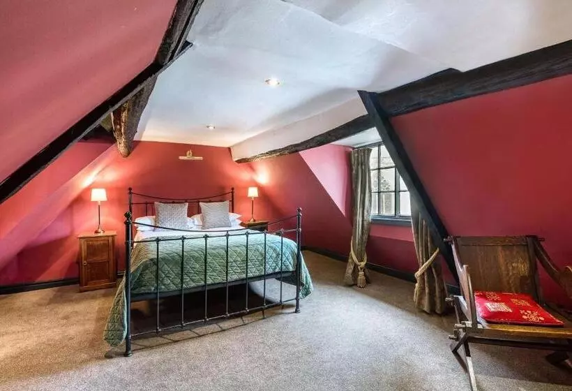 スイート, Guy Fawkes Inn
