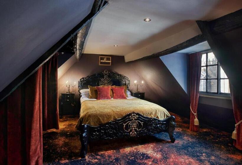 جناح, Guy Fawkes Inn