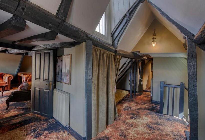 Люкс, Guy Fawkes Inn