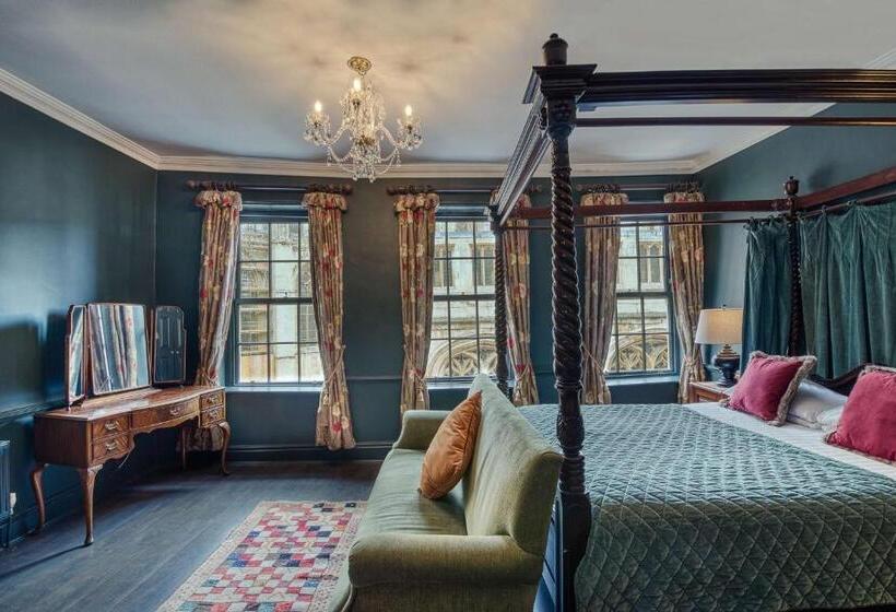 Номер Стандарт, Guy Fawkes Inn