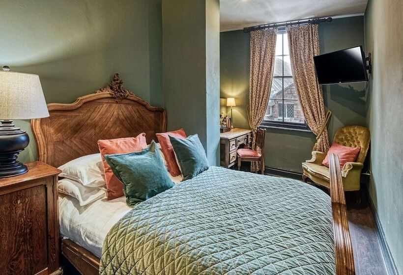 غرفة تنفيذية, Guy Fawkes Inn