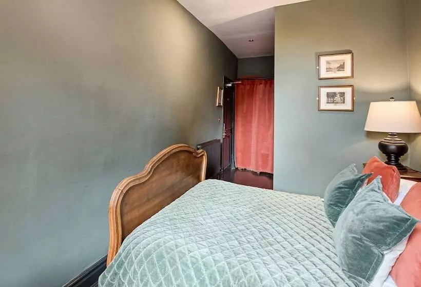 エクゼクティブルーム, Guy Fawkes Inn