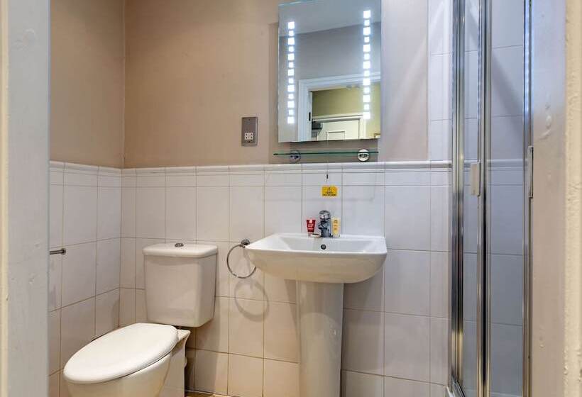 غرفة تنفيذية, Guy Fawkes Inn