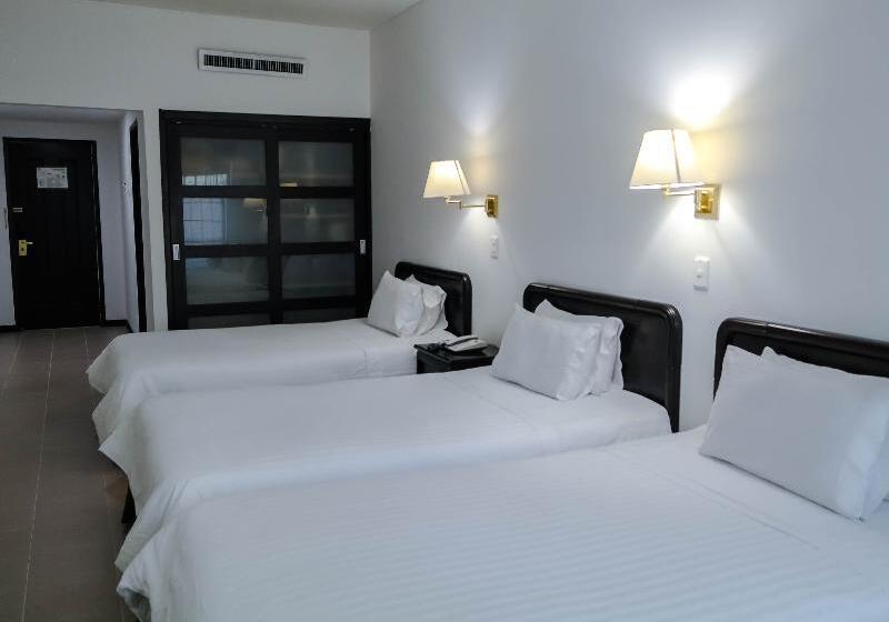 חדר סטנדרט לשלושה, Internacional La Triada