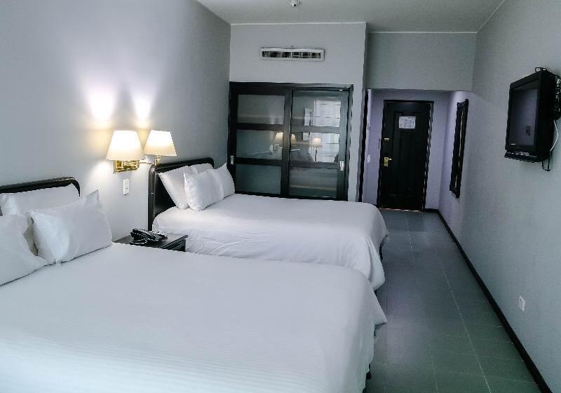 חדר סטנדרט לארבעה, Internacional La Triada