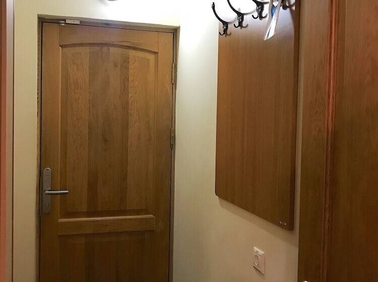 اتاق استاندارد با بالکن, Mirit