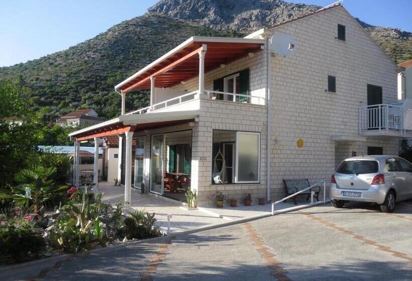 إستوديو قياسى مطل على البحر مزوَّد بشرفة, Sunny House Free Parking