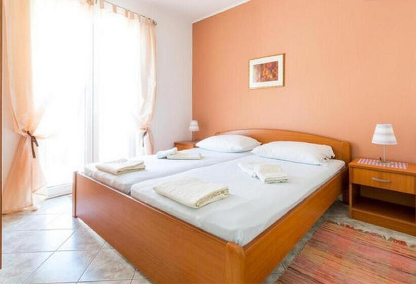 إستوديو قياسى مطل على البحر مزوَّد بشرفة, Sunny House Free Parking