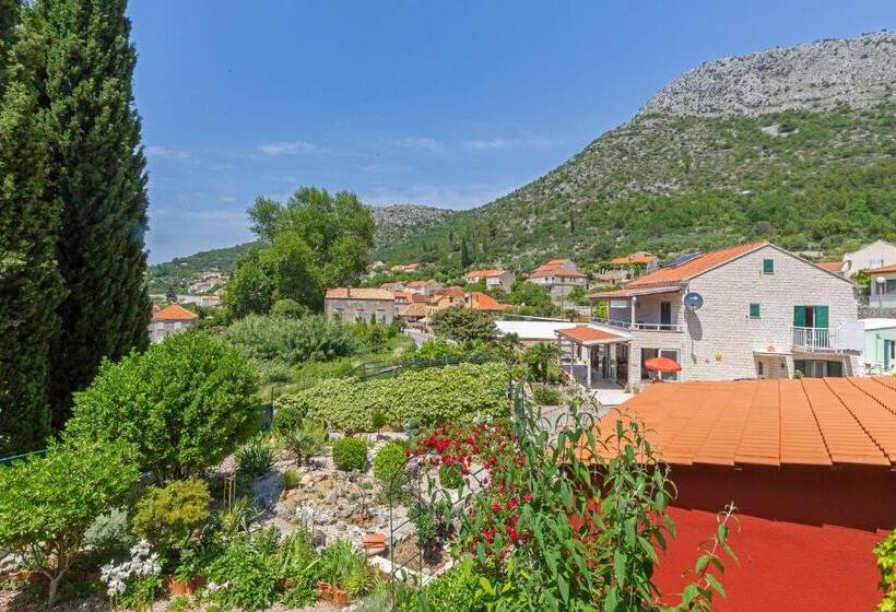 إستوديو قياسى مطل على البحر مزوَّد بشرفة, Sunny House Free Parking