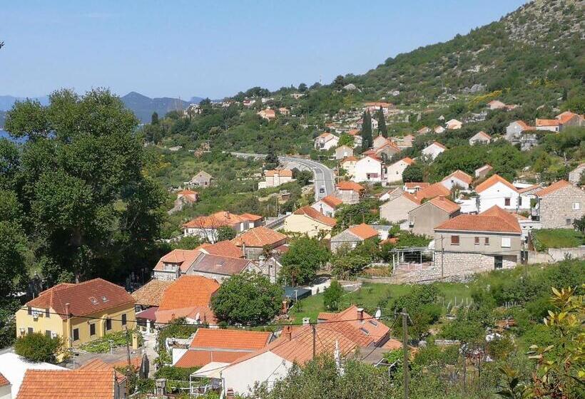 إستوديو قياسى مطل على البحر مزوَّد بشرفة, Sunny House Free Parking