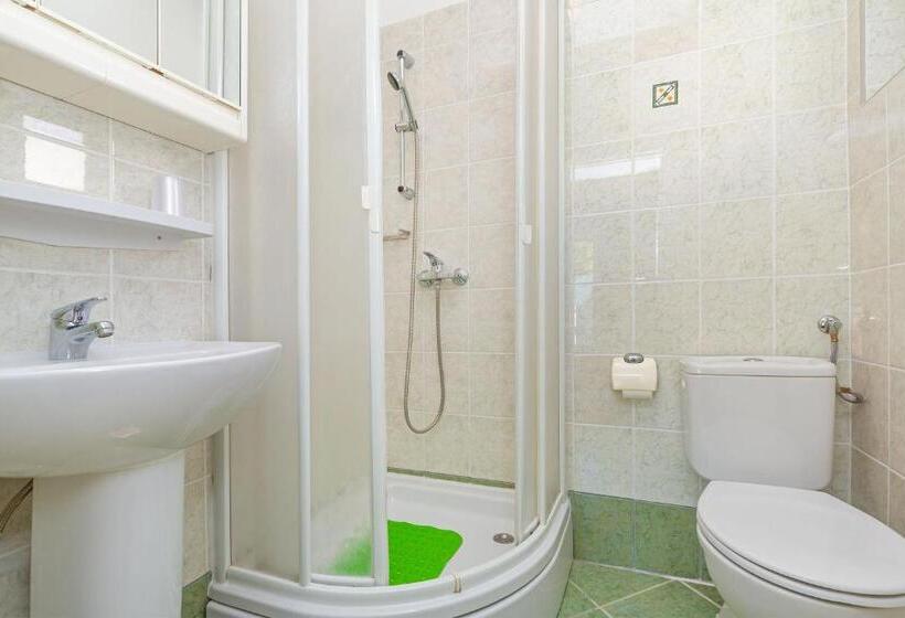 إستوديو قياسى مطل على البحر مزوَّد بشرفة, Sunny House Free Parking