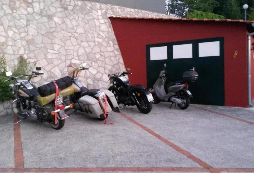 إستوديو قياسى مزودة بتراس, Sunny House Free Parking