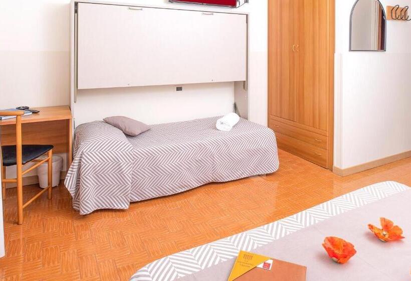 标准三人间, Taormina