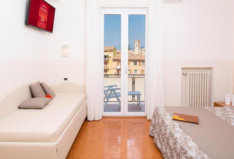 标准三人间, Taormina