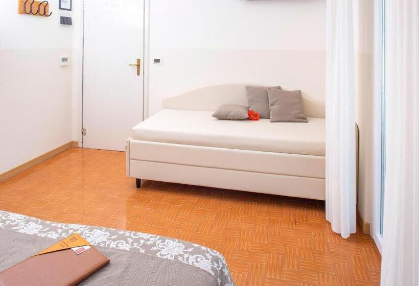 标准三人间, Taormina