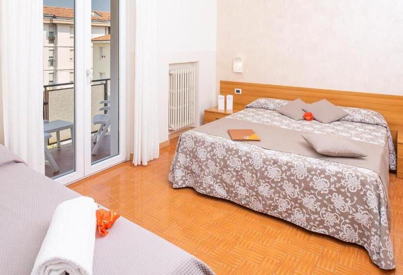 标准三人间, Taormina