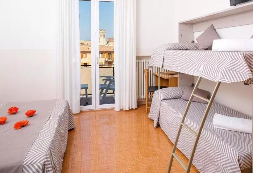 スタンダード4人部屋, Taormina