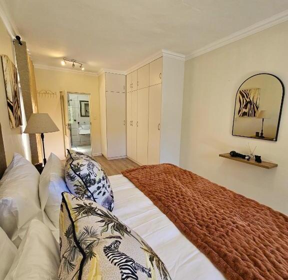 غرفة ديلوكس ثلاثية, Garden Route Safari Camp