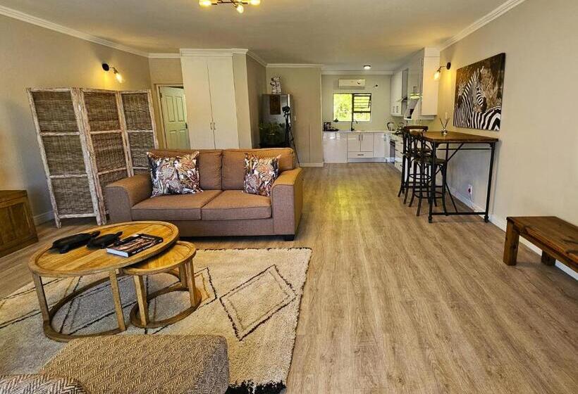 غرفة ديلوكس ثلاثية, Garden Route Safari Camp