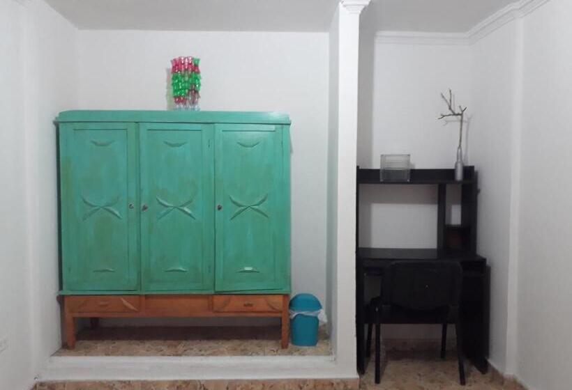 اتاق استاندارد یک نفره, Casa Aluna Hostel