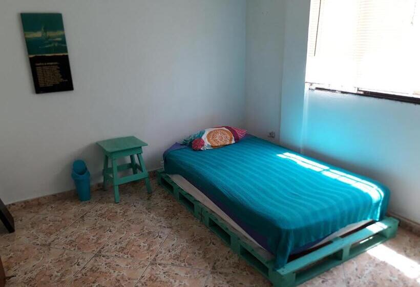 اتاق استاندارد یک نفره, Casa Aluna Hostel