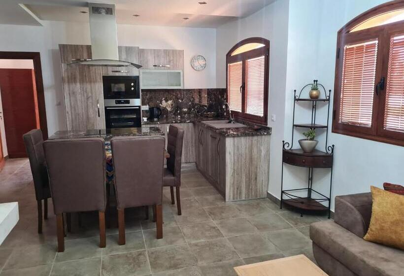 דירה בת חדר שינה 1 עם מרפסת, Mahdia Baghdadi Laourient Apartments, Restaurant, Café