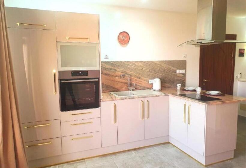 דירת חדר, Mahdia Baghdadi Laourient Apartments, Restaurant, Café