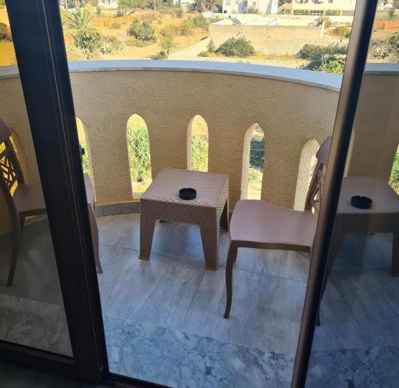 דירת חדר, Mahdia Baghdadi Laourient Apartments, Restaurant, Café