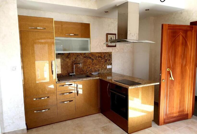 דירת חדר נוף לים, Mahdia Baghdadi Laourient Apartments, Restaurant, Café