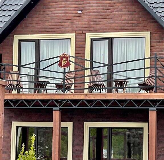 اتاق استاندارد با چشم‌انداز کوهستان, Four Seasons In Carpathians