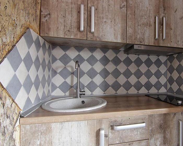 خانه 1 خوابه, Four Seasons In Carpathians