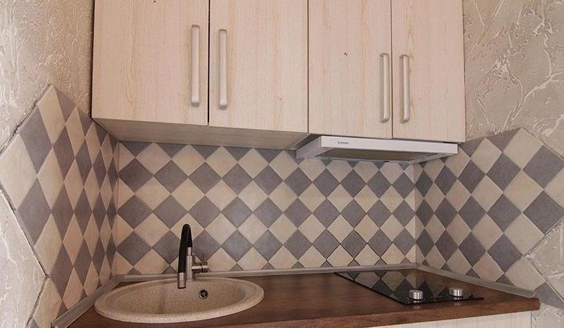 خانه 1 خوابه, Four Seasons In Carpathians