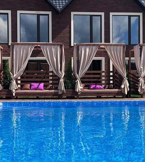 اتاق استاندارد با چشم‌انداز کوهستان, Four Seasons In Carpathians