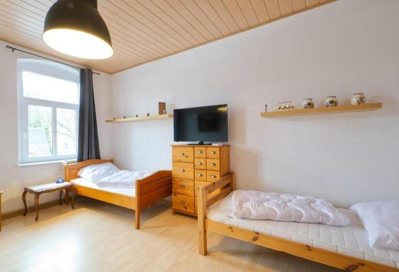 Кровать в Общей Комнате, Ef29 Zimmer Am Busbahnhof