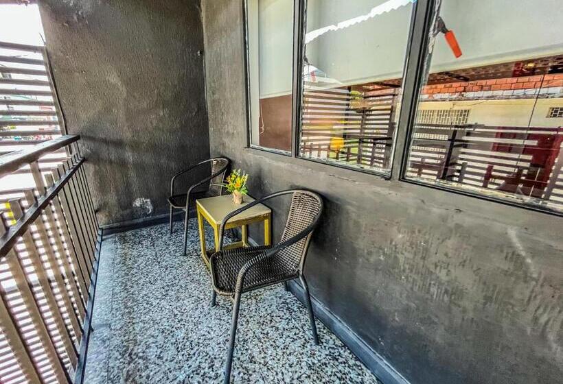 חדר סטנדרט לשלושה עם מרפסת, Fardo Hotel Boutique En Ibague   Zona G   Recepción Digital 24h