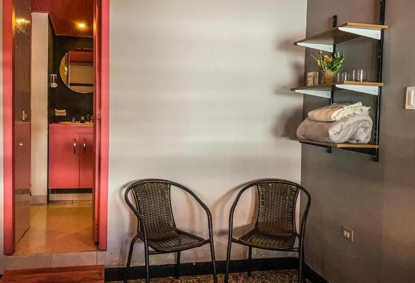 חדר סטנדרט לשלושה עם מרפסת, Fardo Hotel Boutique En Ibague   Zona G   Recepción Digital 24h