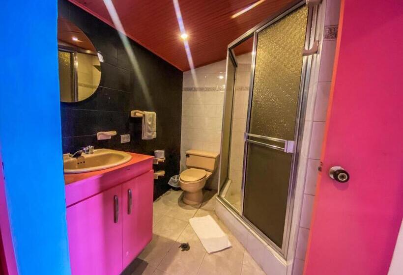 חדר סטנדרט לשלושה עם מרפסת, Fardo Hotel Boutique En Ibague   Zona G   Recepción Digital 24h