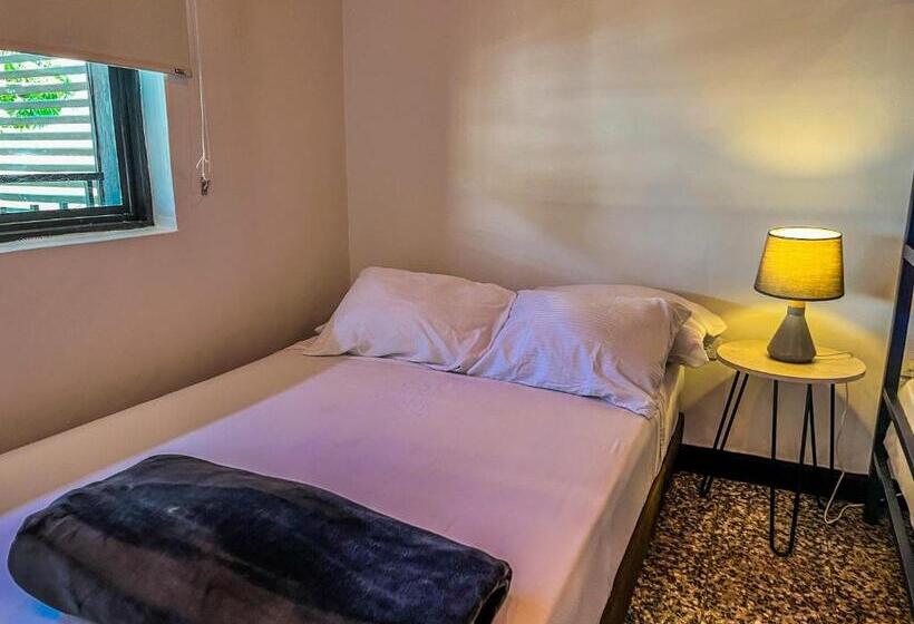 חדר סטנדרט לשלושה עם מרפסת, Fardo Hotel Boutique En Ibague   Zona G   Recepción Digital 24h