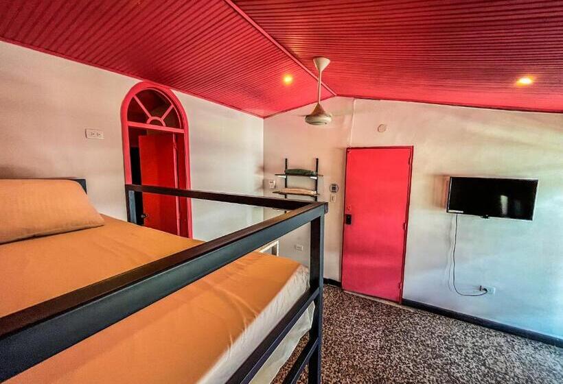 חדר סטנדרט לשלושה עם מרפסת, Fardo Hotel Boutique En Ibague   Zona G   Recepción Digital 24h