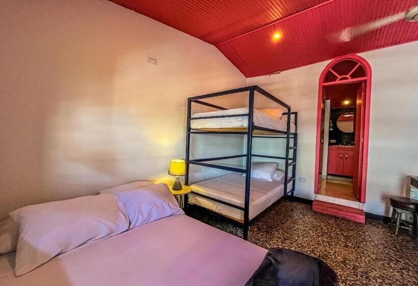 חדר סטנדרט לשלושה עם מרפסת, Fardo Hotel Boutique En Ibague   Zona G   Recepción Digital 24h